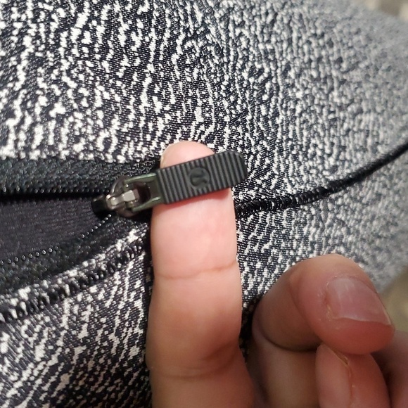 Lululemon Run It Out Tight Power Luxtreme Ripple Jacquard Black White Size 8 - Picture 9 of 15